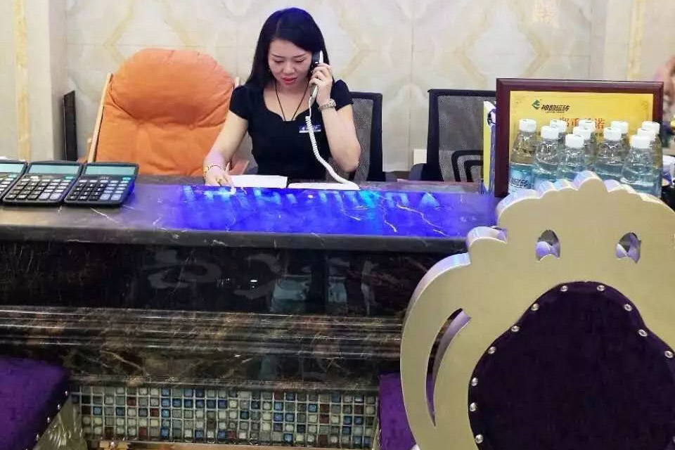 淡季無客打王者榮耀？優(yōu)秀的導購可沒時間干這個！-瓷磚十大品牌
(圖2)